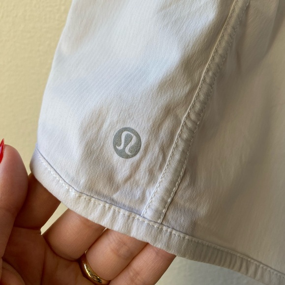 EUC Lululemon Tracker Low-Rise Lined Short 4" in White (Size:12) - Picture 11 of 14